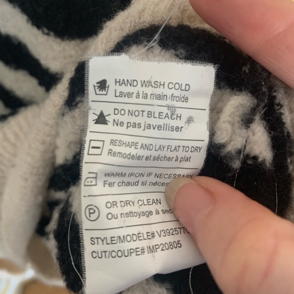 Vince women's black & white striped nubby wool crew neck sweater - Sz S - Picture 12 of 12